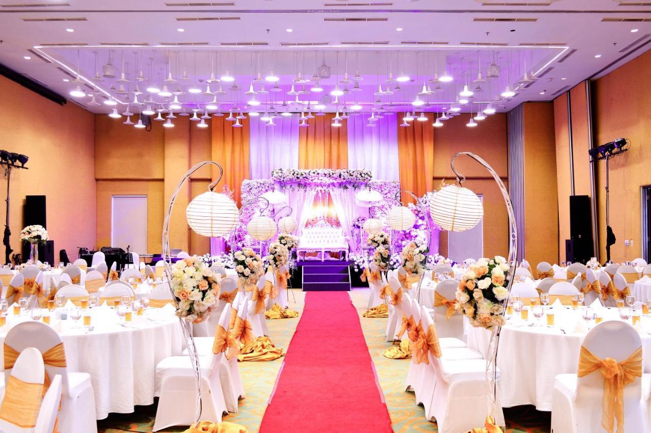 HARRIS Hotel&Conventions Denpasar  Bagian luar foto